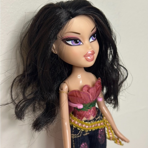 Bratz Flower Girls Nora Haircut No Shoes Fashion Doll - Picture 3 of 3